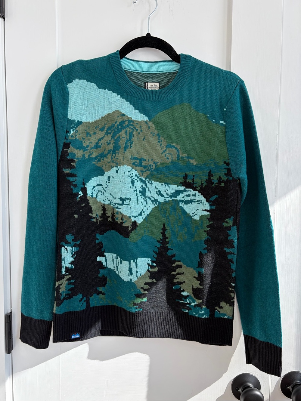 Kavu Women’s Printed Mountain Design Sweater Size XS
